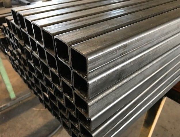 Những đơn vị này với dây chuyền sản xuất trong quy mô nhỏ  và chỉ sản xuất một số loại nhất định.